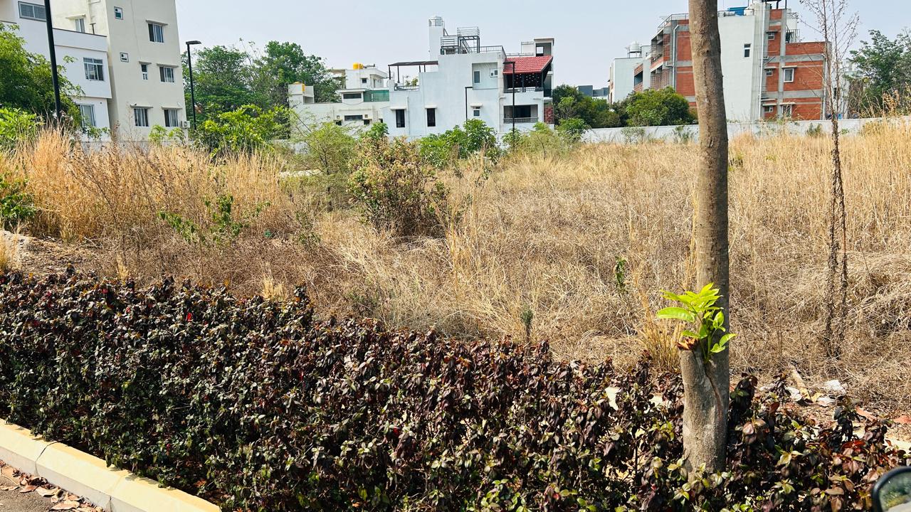 Villa Corner Plot for sale Adarsh Garden Estate